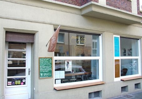 Außenbereich im Mimi e Rosa Vino e Cucina in Duisburg, Italienisches Restaurant, Weinbar, Naturweinbar, Wein, Naturwein.