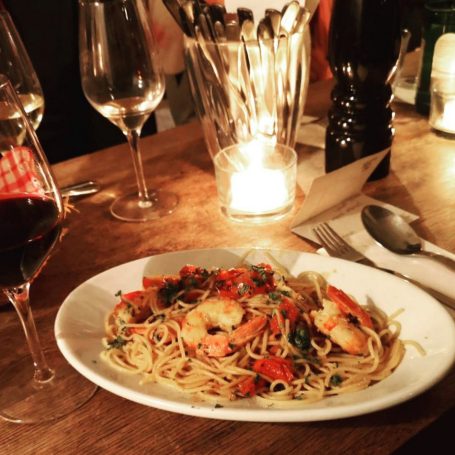 Trattoria Küche im Mimi e Rosa Vino e Cucina in Duisburg, Italienisches Restaurant, Weinbar, Naturweinbar, Wein, Naturwein.
