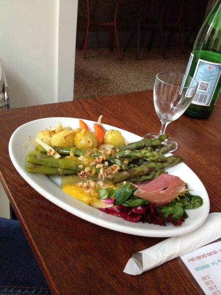 Trattoria Küche im Mimi e Rosa Vino e Cucina in Duisburg, Italienisches Restaurant, Weinbar, Naturweinbar, Wein, Naturwein.