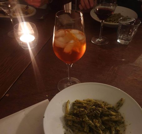 Trattoria Küche im Mimi e Rosa Vino e Cucina in Duisburg, Italienisches Restaurant, Weinbar, Naturweinbar, Wein, Naturwein.