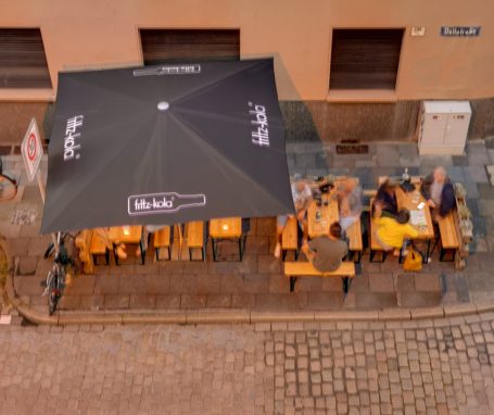 Außenbereich im Mimi e Rosa Vino e Cucina in Duisburg, Italienisches Restaurant, Weinbar, Naturweinbar, Wein, Naturwein.