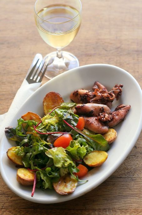 Trattoria Küche im Mimi e Rosa Vino e Cucina in Duisburg, Italienisches Restaurant, Weinbar, Naturweinbar, Wein, Naturwein.